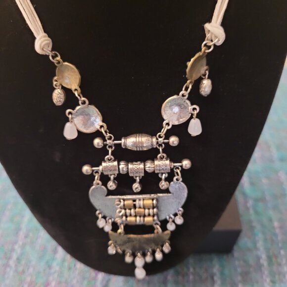 Statement necklace with earrings - Picture 4 of 4